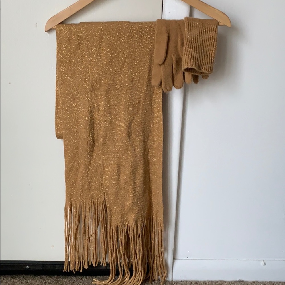 Matching scarf and gloves set